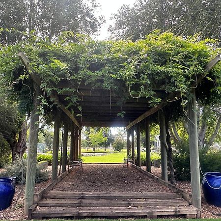 Jen'S Garden Pods Bed & Breakfast Griffith Dış mekan fotoğraf
