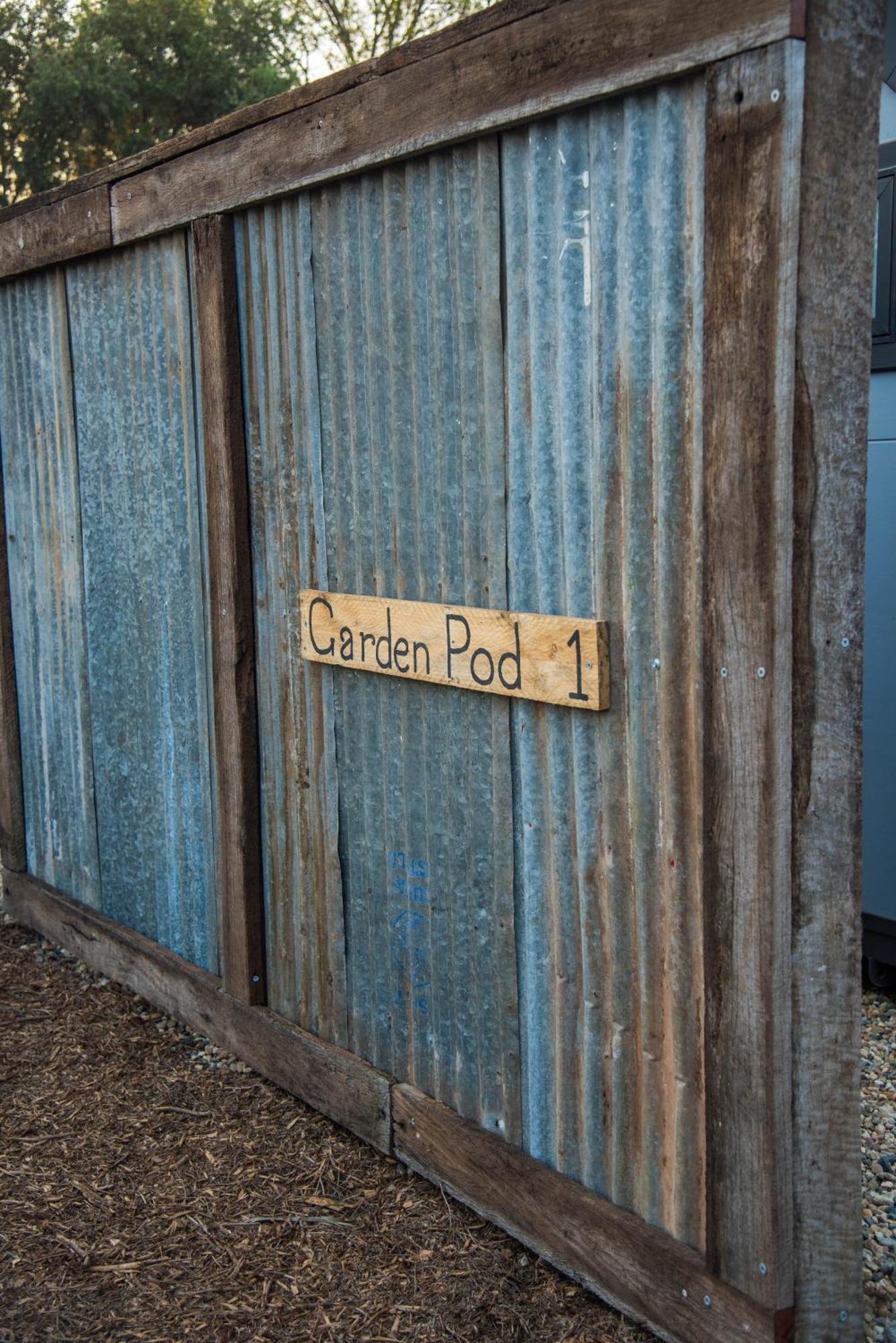 Jen'S Garden Pods Bed & Breakfast Griffith Dış mekan fotoğraf