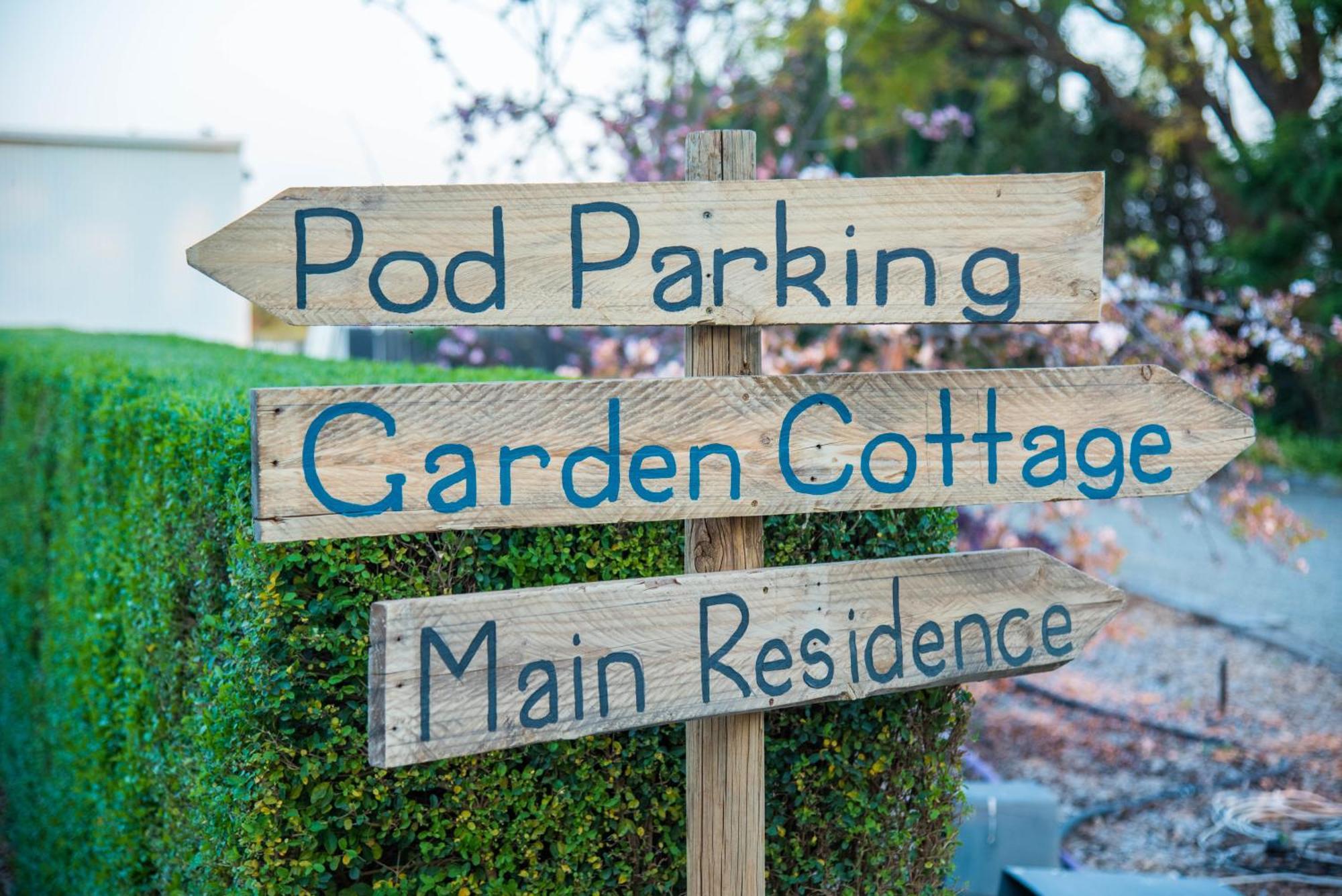 Jen'S Garden Pods Bed & Breakfast Griffith Dış mekan fotoğraf